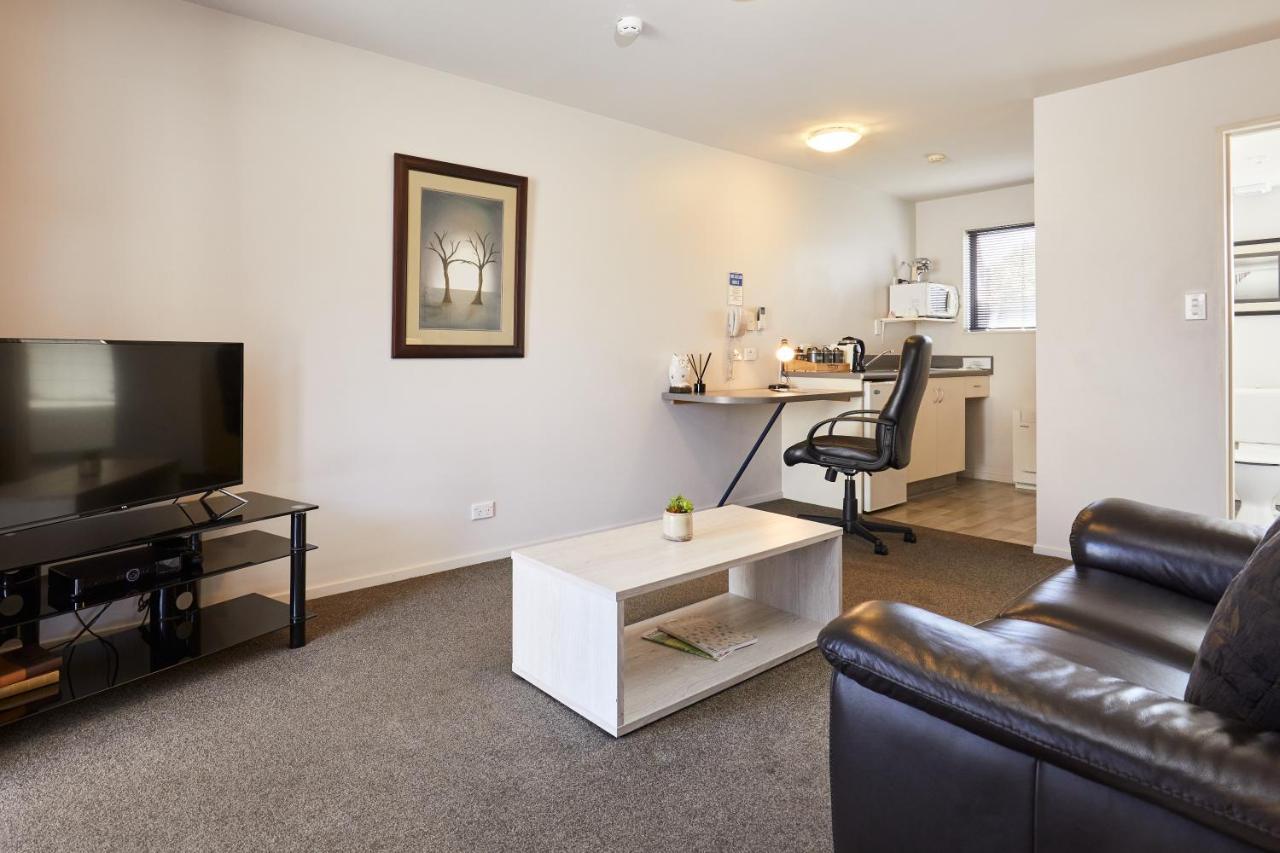 Blenheim Palms Motel Екстер'єр фото