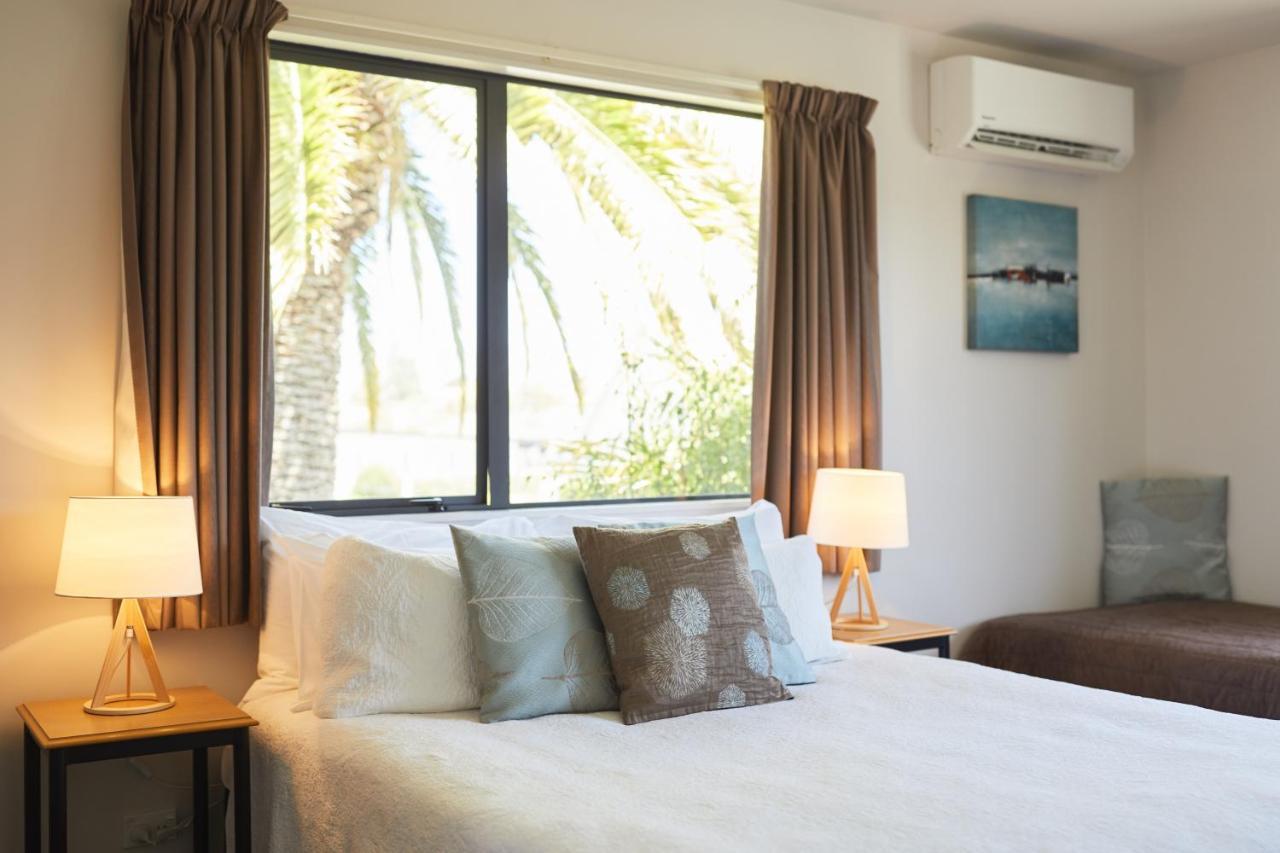 Blenheim Palms Motel Екстер'єр фото