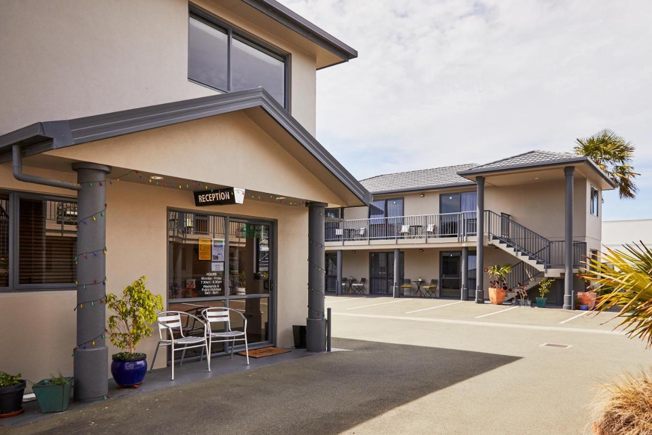 Blenheim Palms Motel Екстер'єр фото