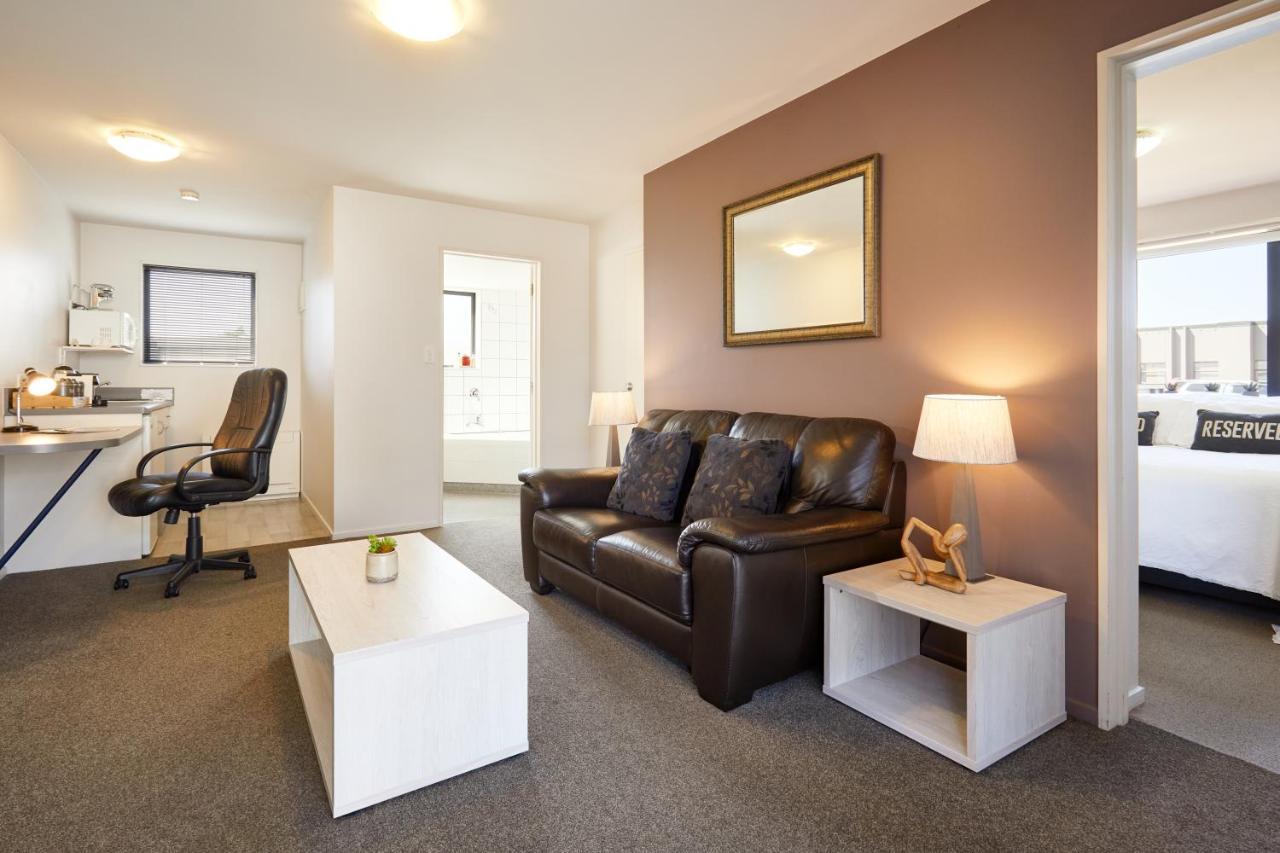 Blenheim Palms Motel Екстер'єр фото
