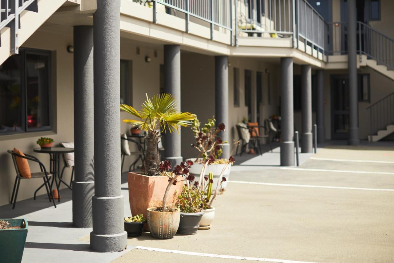 Blenheim Palms Motel Екстер'єр фото