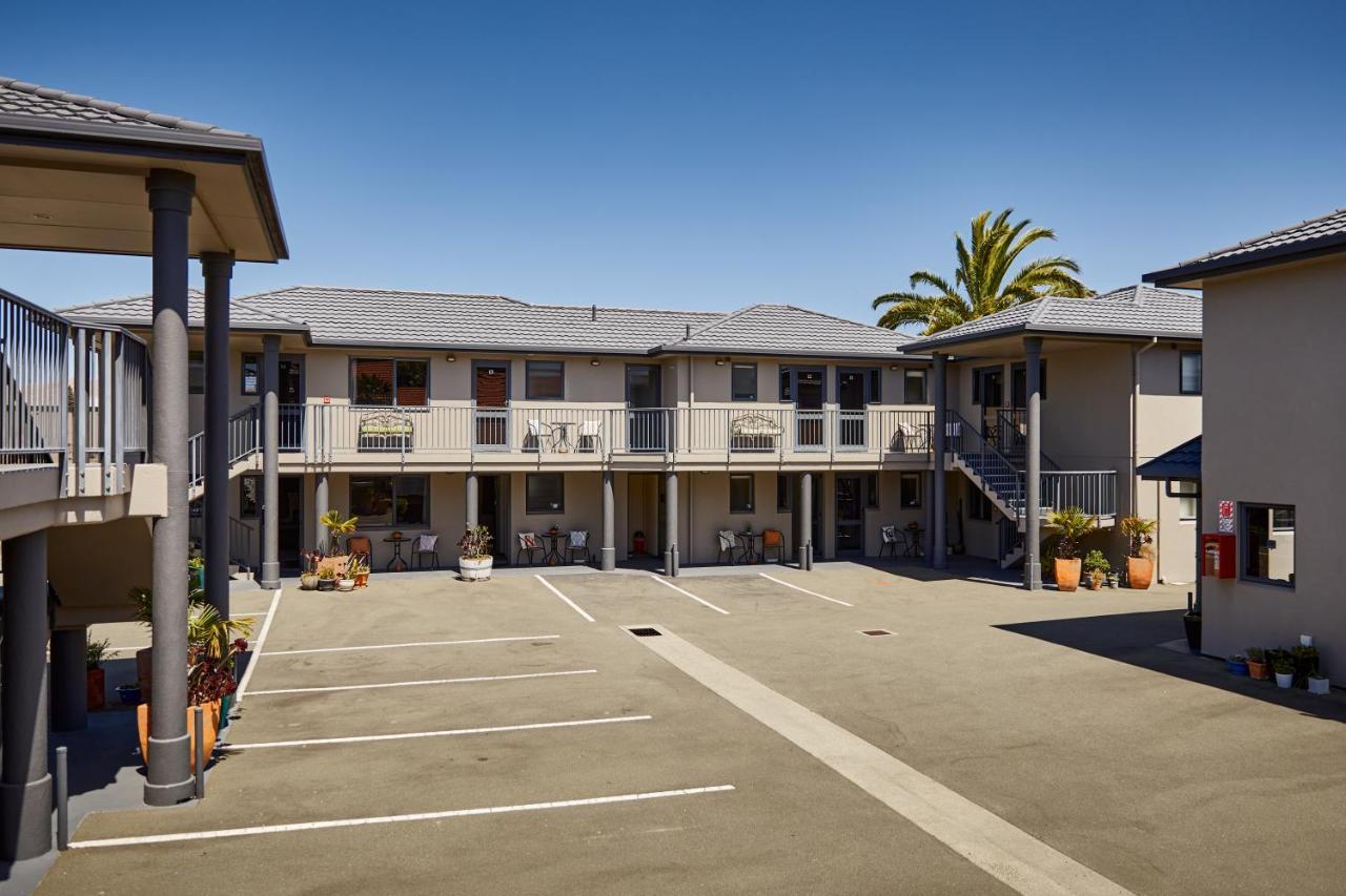 Blenheim Palms Motel Екстер'єр фото