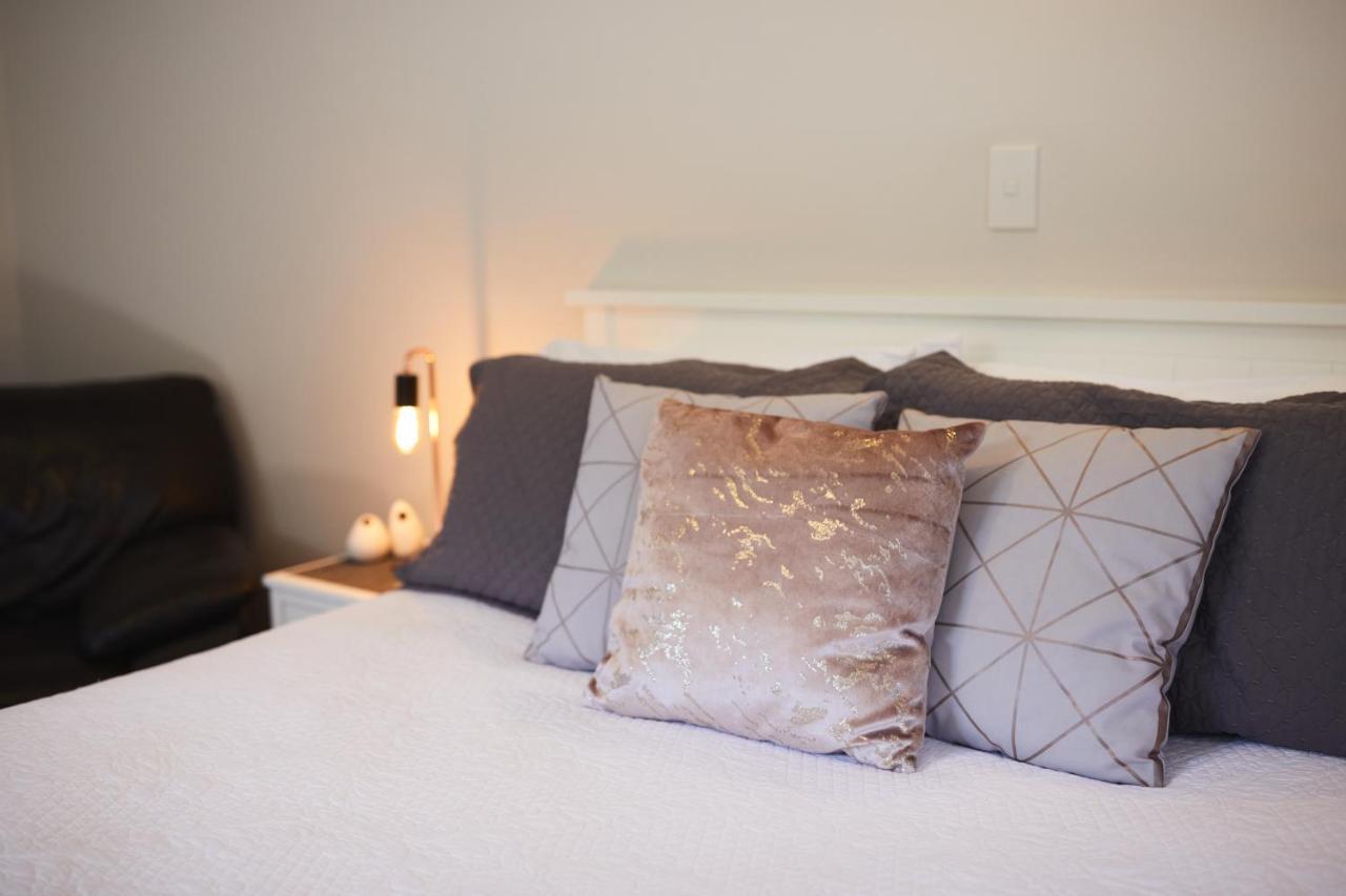 Blenheim Palms Motel Екстер'єр фото