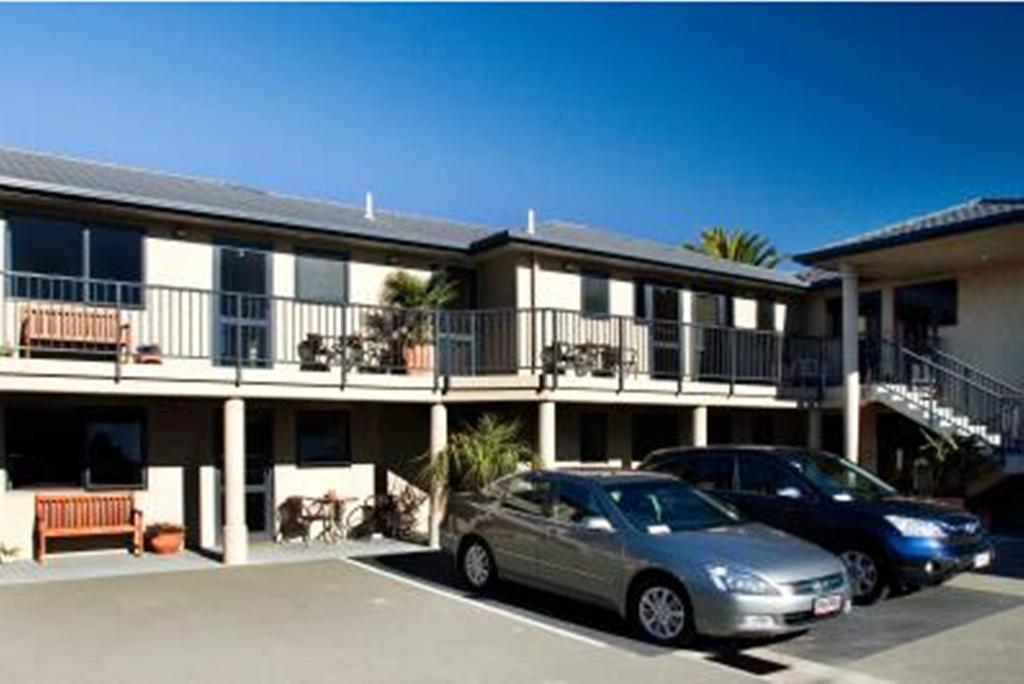 Blenheim Palms Motel Екстер'єр фото