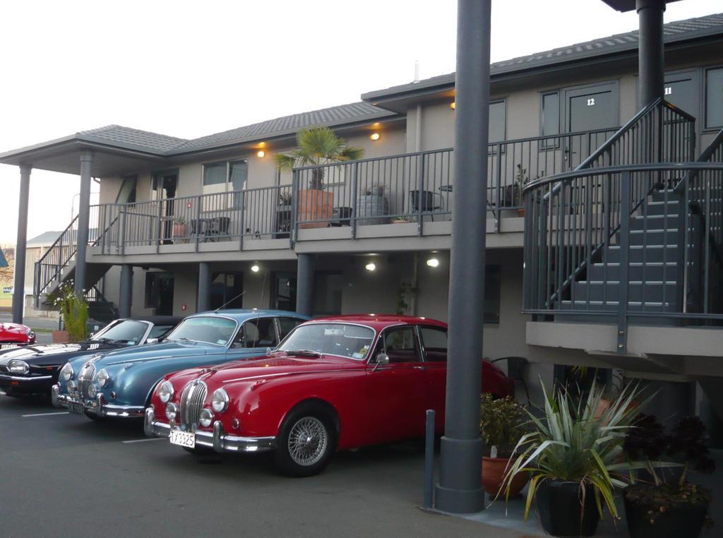 Blenheim Palms Motel Екстер'єр фото