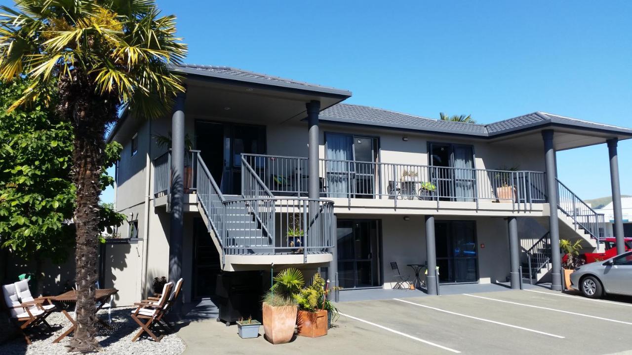 Blenheim Palms Motel Екстер'єр фото